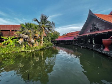 Yüzen Cennet: Ayothaya Yüzen Piyasa 'nın Cazibesini Keşfetmek, Ayutthaya, Tayland