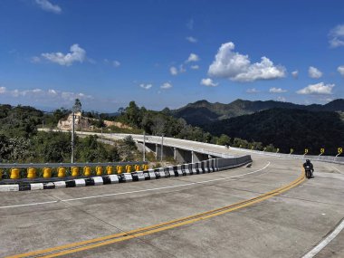 Büyük Kaçış: Kuzey Tayland 'daki Mae Hong Son Döngüsü' nde motosiklet sürmek