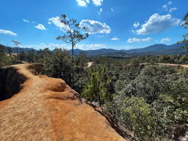 Pai Canyon 'un Doğa Yollarını Keşfeden: Bir Manzara Macerası, Mae Hong Oğlu Döngüsü, Kuzey Tayland