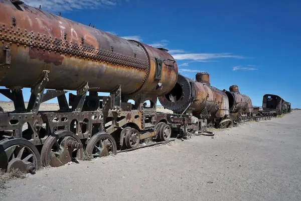 Demiryolu Harabeleri Gerçeküstü Çölde, Uyuni Tuz Düzlüğü, Bolivya