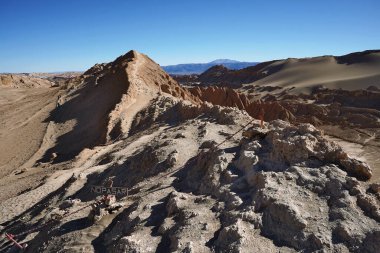 Ay Vadisi, San Pedro de Atacama, Şili 'deki eşsiz çöl kum tepesi ve taş sırtı.