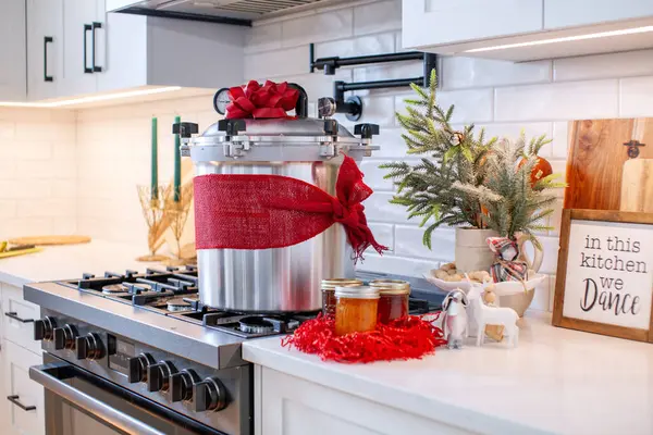 Homemade preserves and pressure canned food makes great holiday gifts! Pressure canners are a must have for homesteaders and kitchen enthusiasts.