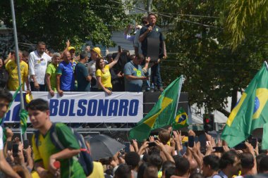 (Brezilya Cumhurbaşkanı Jair Bolsonaro, yeniden seçilme adayı, Rio de Janeiro 'da kampanyalar yürütüyor. 27 Ekim 2022, Rio de Janeiro, Brezilya: Brezilya Cumhurbaşkanı Jair Bolsonaro, Liberal Parti 'nin yeniden seçilme adayı