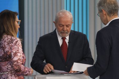  Brezilya Seçimleri: Eski başkan Lula ile Brezilya Cumhurbaşkanı Jair Bolsonaro arasında yapılan son tartışma TV Globo tarafından desteklendi. 28 Ekim 2022, Rio de Janeiro, Brezilya: Brezilya Cumhurbaşkanlığı adayları arasındaki son tartışma 