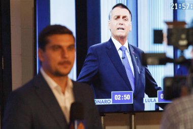 Brezilya Seçimleri: Eski başkan Lula ile Brezilya Cumhurbaşkanı Jair Bolsonaro arasında yapılan son tartışma TV Globo tarafından desteklendi. 28 Ekim 2022, Rio de Janeiro, Brezilya: Brezilya Cumhurbaşkanlığı adayları arasındaki son tartışma 