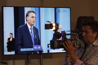  Brezilya Seçimleri: Eski başkan Lula ile Brezilya Cumhurbaşkanı Jair Bolsonaro arasında yapılan son tartışma TV Globo tarafından desteklendi. 28 Ekim 2022, Rio de Janeiro, Brezilya: Brezilya Cumhurbaşkanlığı adayları arasındaki son tartışma 