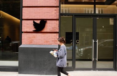 Twitter 'da $44 milyar dolarlık Elon Musk satın alımı bazı üst düzey yöneticilerin kovulmasına yol açtı. 28 Ekim 2022, New York, ABD: Dünyanın en zengin adamı, Elon Musk, Twitter 'ı 44 milyar dolara satın almayı başardı 