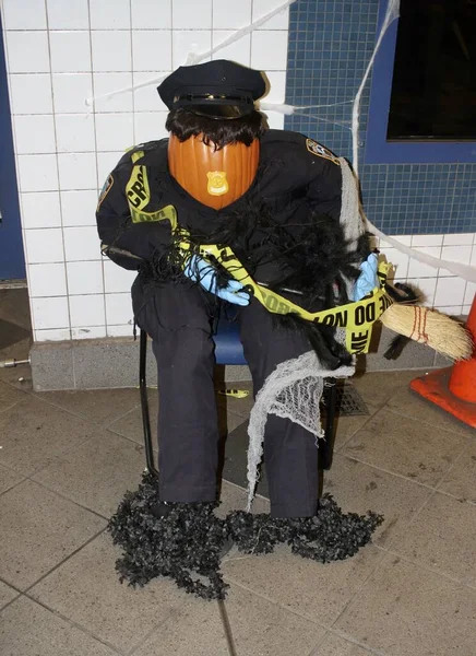 New York Metro Stasyonu Ndaki Bir Polis Karakolunda Cadılar Bayramı — Stok fotoğraf