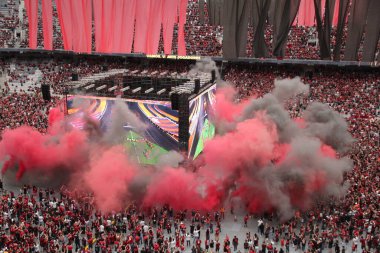 Libertadores Futbol Kupası - Finaller: Atletico taraftarları Flamengo maçını izliyorlar. 29 Ekim 2022, Curitiba, Parana, Brezilya: Athletico Paranaense taraftarları takımın maçını izlemek için Curitiba, Parana 'daki Arena da Baixada Stadyumu' nda toplandılar. 