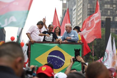 Brezilya Seçimleri: Lula Paulista Bulvarı 'nda eski başkan Jose Mujica ile yürüyüşe çıktı. 29 Ekim 2022, Sao Paulo, Brezilya: İşçi Partisi başkan adayı, Luiz Inacio Lula da Silva