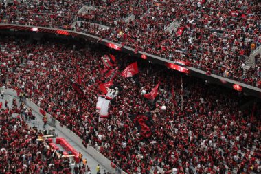 Libertadores Futbol Kupası - Finaller: Atletico taraftarları Flamengo maçını izliyorlar. 29 Ekim 2022, Curitiba, Parana, Brezilya: Athletico Paranaense taraftarları takımın maçını izlemek için Curitiba, Parana 'daki Arena da Baixada Stadyumu' nda toplandılar. 