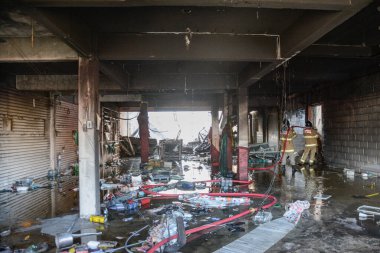 Rio de Janeiro 'daki bir gıda tedarik merkezindeki depolarda yangın çıktı. Outubro 31, 2022, Rio de Janeiro, Brezilya: Rio de Janeiro, Ceasa-RJ 'deki en büyük gıda tedarik merkezlerinden birinde büyük bir yangın en az 5 depoyu ele geçirdi