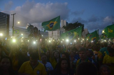 Bolsonarista göstericileri Brezilya 'da askeri müdahale çağrısını protesto ediyorlar. 2 Kasım 2022, Rio de Janeiro, Brezilya: Brezilya Cumhurbaşkanı Jair Bolsonaro 'nun militan destekçileri, Dük de Caxias Genel Merkezi önünde bir darbe eylemine katıldı.
