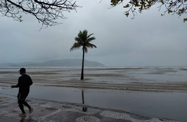 Weather: Cold and rainy day inhibits the presence of bathers on the beaches in Santos. November 2, 2022, Santos, Sao Paulo, Brazil: Cold and rainy day inhibits the presence of bathers at Gonzaga beach, in Santos, on the south coast of Sao Paulo