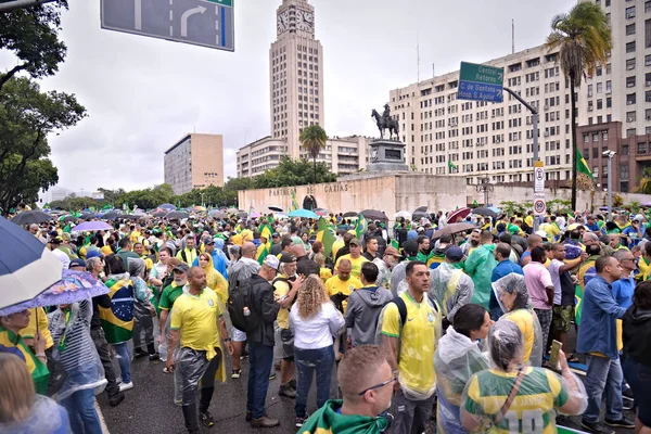 布尔萨纳里斯塔示威者抗议要求对巴西进行军事干预 2022年11月2日 巴西里约热内卢 巴西总统博尔索纳罗 Jair Bolsonaro 的好战支持者在卡西亚斯公爵总部前参与政变 — 图库照片
