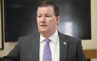 Oylama: New York Şehir Seçim Kurulu. 3 Kasım 2022, New York, ABD: Michael J. Ryan İcra Direktörü (mor kravatlı) ve Vincent M. Ignizio Seçim Kurulu Başkan Yardımcısı.