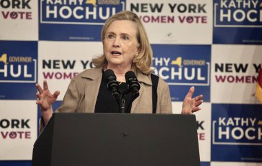 Hilary Clinton, ABD Başkan Yardımcısı Harris New York 'ta Vali Hochul ile birlikte Barnard Üniversitesi' nde yaptığı açıklamada bulundu. 3 Kasım 2022, New York, ABD: Hilary Clinton ABD Başkan Yardımcısı Harris 'in New York' taki Barnard Koleji ziyareti sırasında 