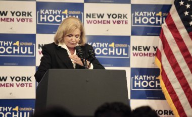 ABD Başkan Yardımcısı Harris New York 'taki Barnard Koleji' nde yaptığı açıklamada Kongre Üyesi Maloney 'nin sözlerini aktardı. 3 Kasım 2022, New York, ABD: Kongre üyesi Carolyn Jane Maloney ABD Başkan Yardımcısı Harris 'in New York' taki Barnard Koleji ziyareti sırasında 