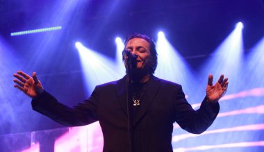 Brezilyalı şarkıcı Fabio Jr. Vivo Rio konser salonunda bir gösteri sırasında. 5 Kasım 2022, Rio de Janeiro, Brezilya: Brezilyalı şarkıcı Fabio Jr., Cumartesi gecesi, Flamengo Park 'taki Vivo Rio konser salonunda (5)).