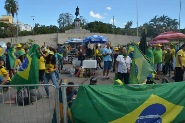 Прихильники Бразильського Президента Яіра Больсонаріста Залишаються Табором Перед Східним Військовим — стокове фото
