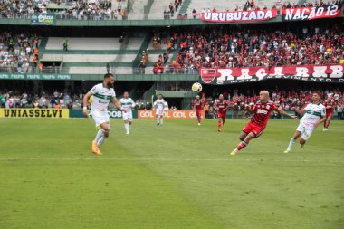 Brezilya Futbol Şampiyonası: Coritiba Flamengo 'ya karşı. 6 Kasım 2022, Curitiba, Parana, Brezilya: Coritiba ile Flamengo arasındaki futbol maçı, Brezilya Futbol Şampiyonası 'nın 36.