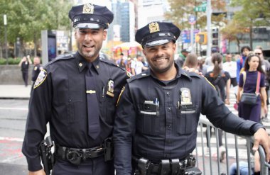Kenyalı Chebet & Lokedi NYC Maratonu 'nu kazandı. 6 Kasım 2022, New York, ABD: 33 yaşındaki Kenyalı Evans Chebet, Brezilyalı Daniel do Santos 'u 2 saat 8 dakika 41 saniye geçerek New York Maratonu' nu kazandı.