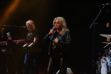 Şarkıcı Bonnie Tyler Curitiba 'daki 50. annicersary turnesinde. 11 Kasım 2022, Sao Paulo, Brezilya: 70 'li ve 80' li yılların ikonu şarkıcı Bonnie Tyler, kariyerinin 50 yılını Positivo Tiyatrosu 'nda anmak için bir gösteri sunar.