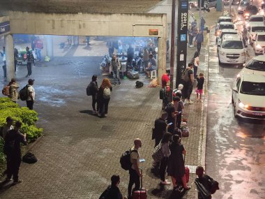 Sao Paulo 'daki Tiete otobüs terminalinde yoğun hareket var. 11 Kasım 2022, Sao Paulo, Brezilya: Cumhuriyet tatil gezisi ilanı için 11 Kasım Cuma günü Sao Paulo 'daki Tiete otobüs terminalinde yoğun hareket