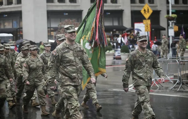 2022年11月11日 アメリカ ニューヨーク ニューヨーク市第103退役軍人の日パレードは 沈黙とマディソン スクエア パーク エターナル ライト フラッグ — ストック写真