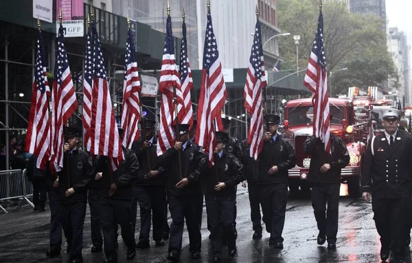 2022年11月11日 アメリカ ニューヨーク ニューヨーク市第103退役軍人の日パレードは 沈黙とマディソン スクエア パーク エターナル ライト フラッグ — ストック写真