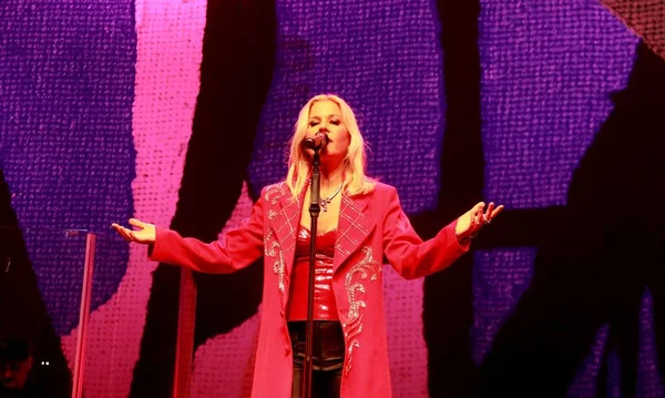 stock image Show by Brazilian singer Paula Toller at Vivo Rio concert hall, in Rio de Janeiro. November 12, 2022, Rio de Janeiro, Brazil: Show by Brazilian singer Paula Toller at Vivo Rio concert hall, in Flamengo Park, in Rio de Janeiro