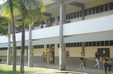 Adaylar Enem 'in Natal' daki sınav yerlerine geliyor. 13 Kasım 2022, Natal, Rio Grande do Norte, Brezilya: Adaylar 13 Kasım Pazar günü Nantal, Rio Grande do Norte 'deki test yerlerine ulaşırlar.).