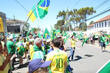 Başkan Jair Bolsonaro 'yu destekleyen protestocular Curitiba' daki kışlaların önünde protesto ediyorlar. 15 Kasım 2022, Curitiba, Parana, Brezilya: Brezilya Cumhurbaşkanı Jair Bolsonaro 'yu destekleyen protestocular bir gösteri düzenlediler