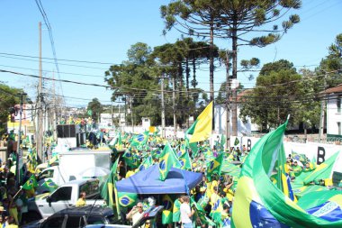 Başkan Jair Bolsonaro 'yu destekleyen protestocular Curitiba' daki kışlaların önünde protesto ediyorlar. 15 Kasım 2022, Curitiba, Parana, Brezilya: Brezilya Cumhurbaşkanı Jair Bolsonaro 'yu destekleyen protestocular bir gösteri düzenlediler