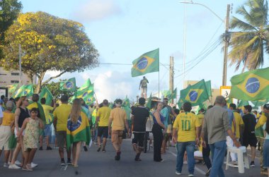Brezilya Cumhurbaşkanı Jair Bolsonaro 'nun Natal' daki protestolarını destekleyenler. 15 Kasım 2022, Natal, Rio Grande do Norte, Brezilya: Brezilya Cumhurbaşkanı Jair Bolsonaro 'yu destekleyen protestocular 16. Motorize Piyade Taburu önünde protesto ediyorlar
