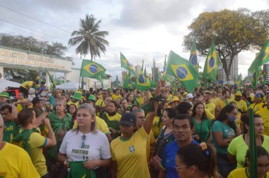 Brezilya Cumhurbaşkanı Jair Bolsonaro 'nun Natal' daki protestolarını destekleyenler. 15 Kasım 2022, Natal, Rio Grande do Norte, Brezilya: Brezilya Cumhurbaşkanı Jair Bolsonaro 'yu destekleyen protestocular 16. Motorize Piyade Taburu önünde protesto ediyorlar