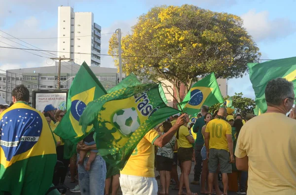 ブラジル大統領ジェール ボルソナーロの支持者はナタールで抗議している 2022年11月15日ブラジル グランデ ノルテ州 第16自動車化歩兵大隊前でブラジル大統領ハイア ボルソナーロの抗議を支持する抗議者 — ストック写真