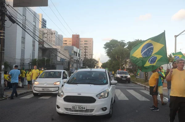 ブラジル大統領ジェール ボルソナーロの支持者はナタールで抗議している 2022年11月15日ブラジル グランデ ノルテ州 第16自動車化歩兵大隊前でブラジル大統領ハイア ボルソナーロの抗議を支持する抗議者 — ストック写真