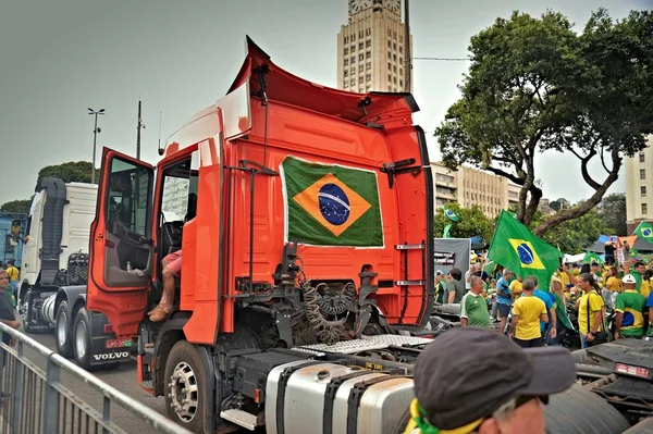 ブラジル大統領ジェール ボルソナーロの支持者はリオデジャネイロで抗議している 2022年11月15日ブラジル リオデジャネイロ ボルソナリストのデモ参加者が東軍司令部の前で抗議し ドゥケ カシアス宮殿と呼ばれる — ストック写真