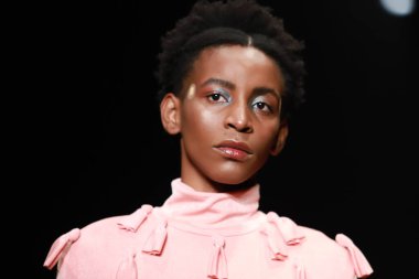 SPFW N54: Sonbahar / Kış 2023 koleksiyonu - Renata Buzza marka moda gösterisi. 16 Kasım 2022, Sao Paulo, Brezilya: SPFW-N54 'te Renata Buzza marka moda gösterisi - Sonbahar / kış koleksiyonu, Mooca Park, Sao Paulo' da Komplexo Tempo 'da yapıldı.