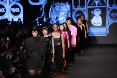 SPFW N54: Sonbahar / Kış 2023 koleksiyonu - Tasarımcı Walerio Araujo 'nun moda şovu. 16 Kasım 2022, Sao Paulo, Brezilya: Mooca Park 'taki Komplexo Tempo' da düzenlenen SPFW-N54 sonbahar / kış koleksiyonunda tasarımcı Walerio Araujo 'nun defilesi