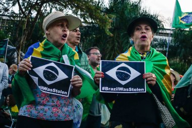 Başkan Jair Bolsonaro 'yu destekleyen protestocular protesto sırasında Brezilya' ya askeri müdahale çağrısında bulundular. 17 Kasım 2022, Sao Paulo, Brezilya: Brezilya Cumhurbaşkanı Jair Bolsonaro 'yu destekleyen protestocular, 