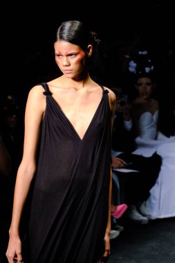 SPFW-N54: Güz / Kış 2023 Koleksiyonu - TA Stüdyoları moda gösterisi. 17 Kasım 2022, Sao Paulo, Brezilya: Sao Paulo Moda Haftası 'nın 54. Stüdyosu sırasında TA Stüdyoları defilesi (SPFW-N54), sonbahar / kış 2023 koleksiyonu