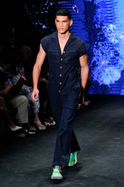 SPFW-N54: Güz / Kış 2023 Koleksiyonu - TA Stüdyoları moda gösterisi. 17 Kasım 2022, Sao Paulo, Brezilya: Sao Paulo Moda Haftası 'nın 54. Stüdyosu sırasında TA Stüdyoları defilesi (SPFW-N54), sonbahar / kış 2023 koleksiyonu