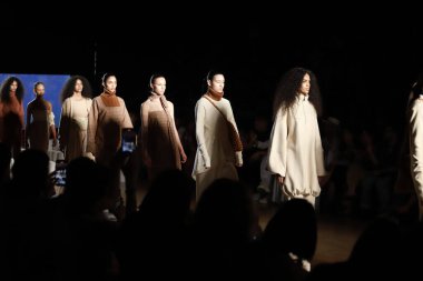 SPFW-N54: Sonbahar / Kış 2023 Koleksiyonu - A. Niemeyer marka moda gösterisi. 18 Kasım 2022, Sao Paulo, Brezilya: A. Niemeyer marka moda gösterisi Sao Paulo Moda Haftası, Sonbahar / Kış 2023 koleksiyonu (SPFW-N54))