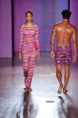 SPFW-N54: Sonbahar / Kış 2023 Koleksiyonu - Triya marka moda gösterisi. 18 Kasım 2022, Sao Paulo, Brezilya: Sao Paulo Moda Haftası 'nda Triya marka moda gösterisi, Sonbahar / Kış 2023 koleksiyonu (SPFW-N54)