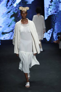 SPFW-N54: Sonbahar / Kış 2023 Koleksiyonu - Thear defilesi. 18 Kasım 2022, Sao Paulo, Brezilya: Mooca Park 'taki Komplexo Tempo' da düzenlenen Sao Paulo Moda Haftası, Sonbahar / Kış 2023 koleksiyonu (SPFW-N54) sırasında Thear defilesi