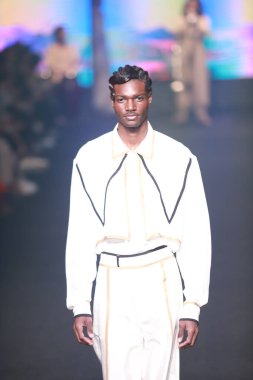(SPFW-N54: Sonbahar / Kış 2023 Koleksiyonu - Handred moda gösterisi. 18 Kasım 2022, Sao Paulo, Brezilya: Sao Paulo Moda Haftası 'nda Handred defilesi, Sonbahar / Kış 2023 koleksiyonu (SPFW-N54), Mooca Park, Sao P' de Komplexo Tempo 'da düzenlendi.
