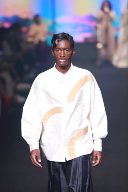 (SPFW-N54: Sonbahar / Kış 2023 Koleksiyonu - Handred moda gösterisi. 18 Kasım 2022, Sao Paulo, Brezilya: Sao Paulo Moda Haftası 'nda Handred defilesi, Sonbahar / Kış 2023 koleksiyonu (SPFW-N54), Mooca Park, Sao P' de Komplexo Tempo 'da düzenlendi.