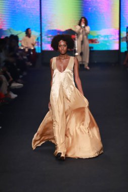 (SPFW-N54: Sonbahar / Kış 2023 Koleksiyonu - Handred moda gösterisi. 18 Kasım 2022, Sao Paulo, Brezilya: Sao Paulo Moda Haftası 'nda Handred defilesi, Sonbahar / Kış 2023 koleksiyonu (SPFW-N54), Mooca Park, Sao P' de Komplexo Tempo 'da düzenlendi.